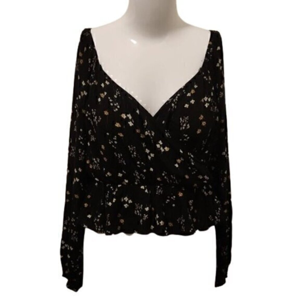 [Ivy + Main] V-neck Long Sleeve Crop Top - Size M
